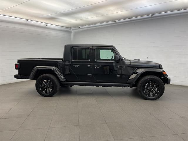 2025 Jeep Gladiator GLADIATOR NIGHTHAWK 4X4