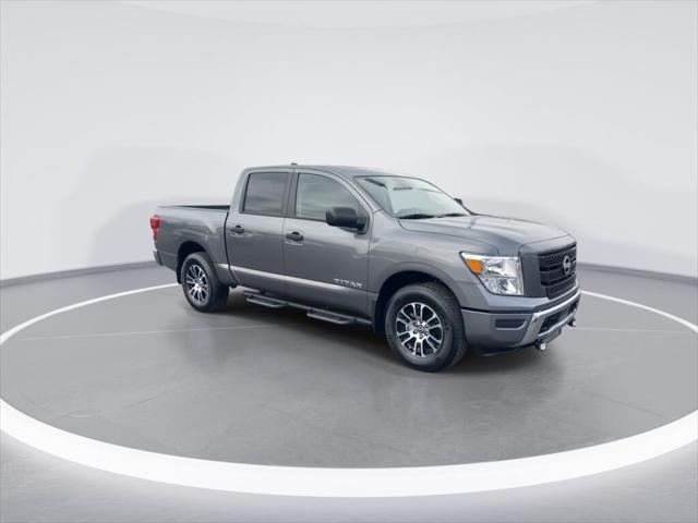 2024 Nissan TITAN Crew Cab SV 4x4