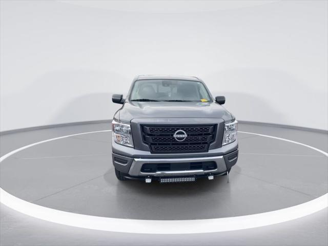 2024 Nissan TITAN Crew Cab SV 4x4