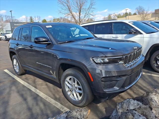 2025 Jeep Grand Cherokee GRAND CHEROKEE LAREDO X 4X4
