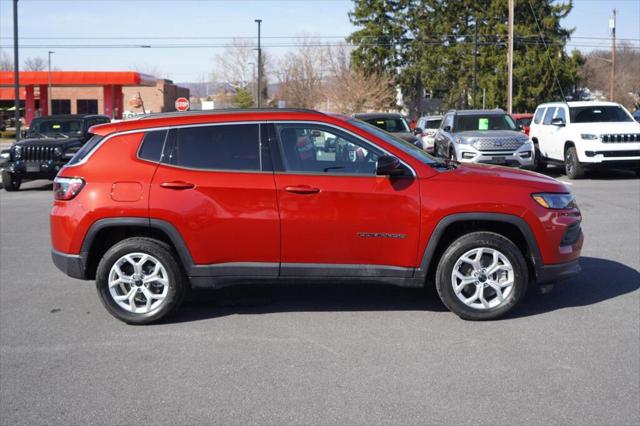 2025 Jeep Compass COMPASS LATITUDE 4X4
