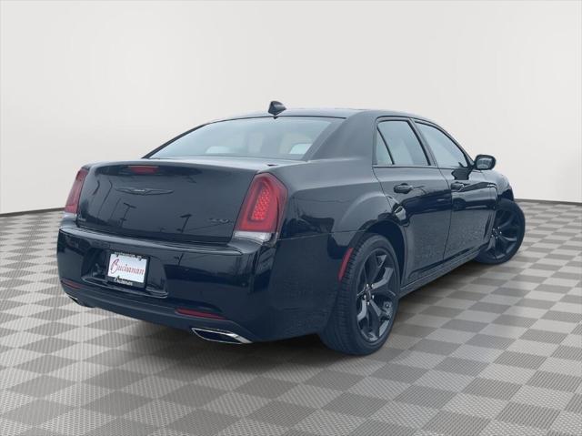 2022 Chrysler 300 Touring 2022 Chrysler 300 Touring