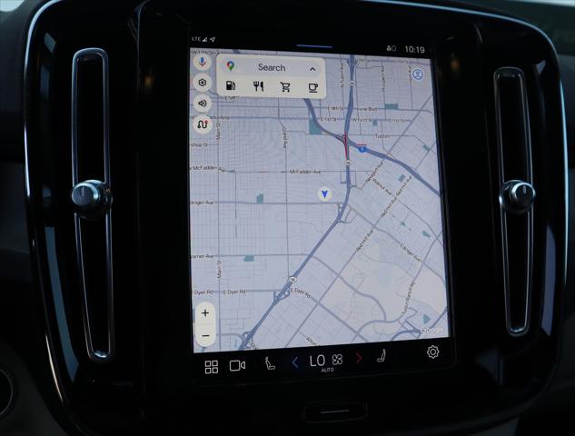 2023 Volvo XC40 B5 Ultimate Dark Theme