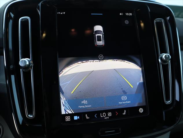 2023 Volvo XC40 B5 Ultimate Dark Theme