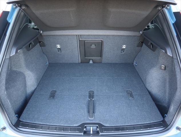 2023 Volvo XC40 B5 Ultimate Dark Theme