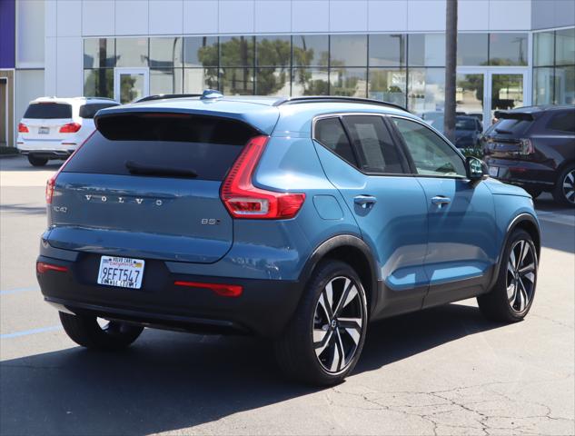 2023 Volvo XC40 B5 Ultimate Dark Theme