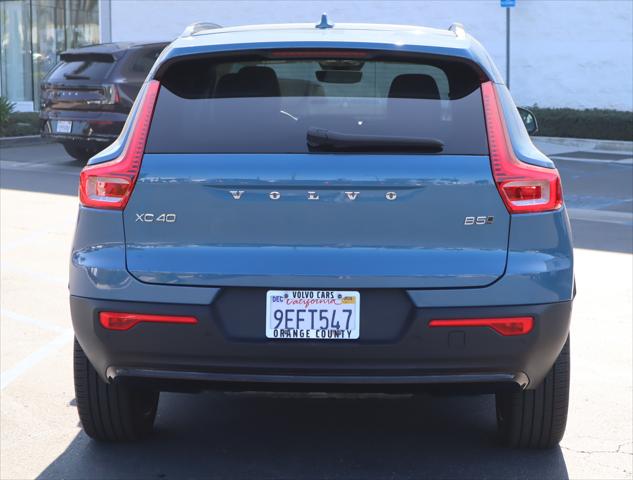 2023 Volvo XC40 B5 Ultimate Dark Theme