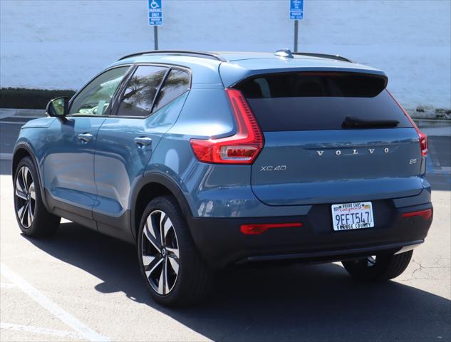 2023 Volvo XC40 B5 Ultimate Dark Theme