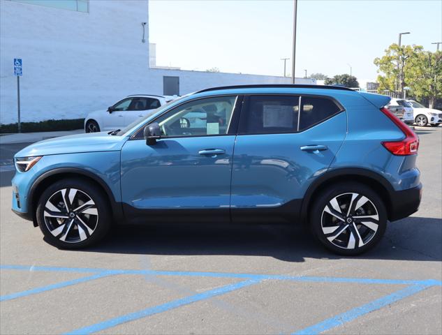 2023 Volvo XC40 B5 Ultimate Dark Theme