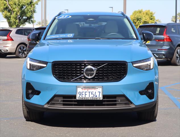 2023 Volvo XC40 B5 Ultimate Dark Theme