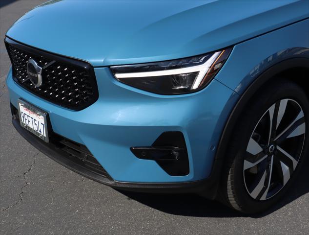 2023 Volvo XC40 B5 Ultimate Dark Theme