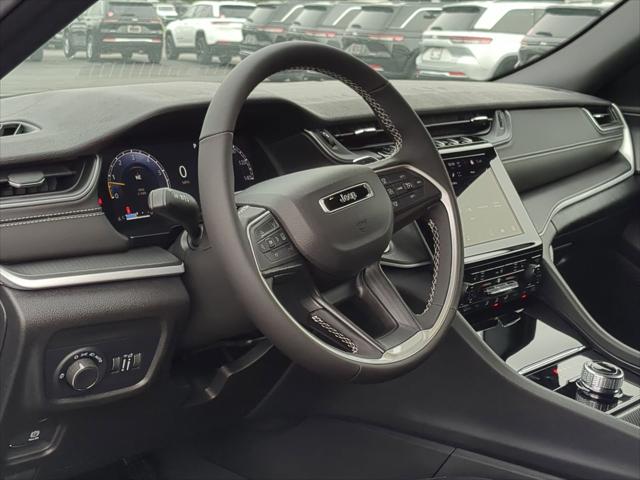 2025 Jeep Grand Cherokee GRAND CHEROKEE LAREDO 4X4