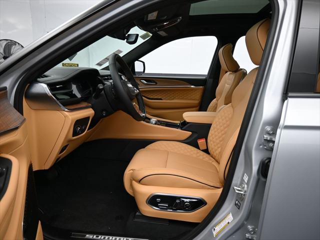 2025 Jeep Grand Cherokee GRAND CHEROKEE SUMMIT RESERVE 4X4