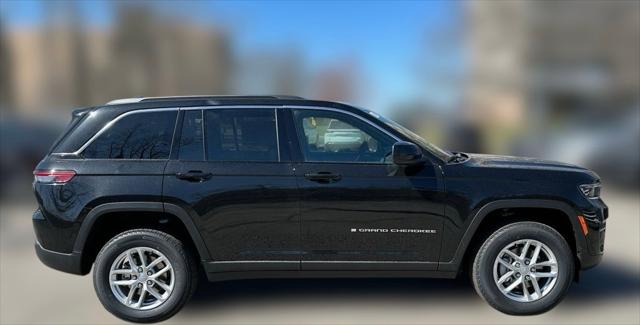 2025 Jeep Grand Cherokee GRAND CHEROKEE LAREDO X 4X4