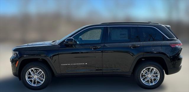 2025 Jeep Grand Cherokee GRAND CHEROKEE LAREDO X 4X4