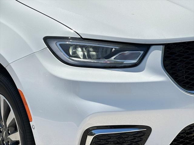 2025 Chrysler Pacifica Hybrid PACIFICA PLUG-IN HYBRID SELECT