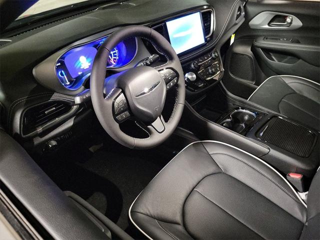 2025 Chrysler Pacifica Hybrid PACIFICA PLUG-IN HYBRID S APPEARANCE