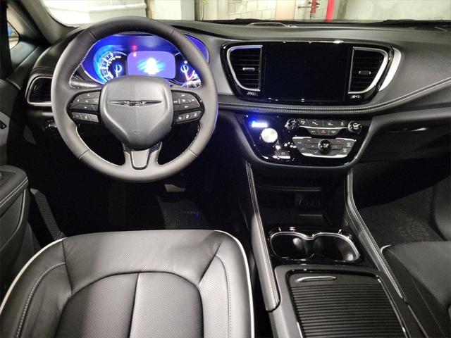 2025 Chrysler Pacifica Hybrid PACIFICA PLUG-IN HYBRID S APPEARANCE