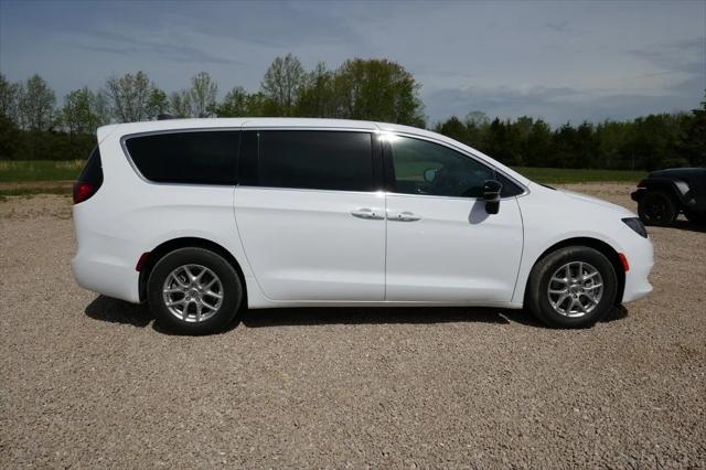 2025 Chrysler Voyager VOYAGER