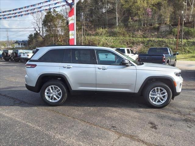 2025 Jeep Grand Cherokee GRAND CHEROKEE LAREDO X 4X4