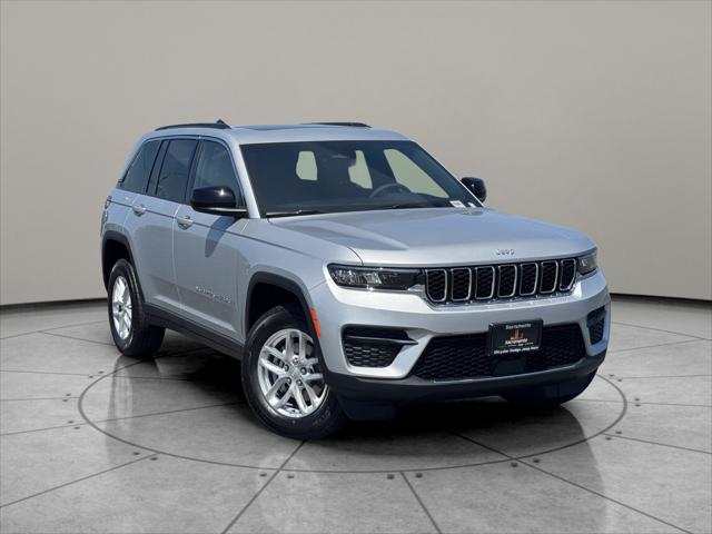 2025 Jeep Grand Cherokee GRAND CHEROKEE LAREDO X 4X4