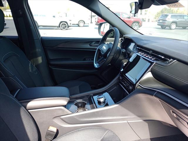2025 Jeep Grand Cherokee GRAND CHEROKEE L LAREDO 4X4