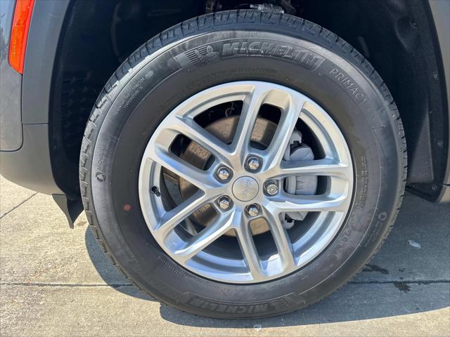 2025 Jeep Grand Cherokee GRAND CHEROKEE LAREDO X 4X4