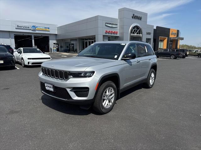 2025 Jeep Grand Cherokee GRAND CHEROKEE LAREDO X 4X4