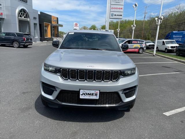 2025 Jeep Grand Cherokee GRAND CHEROKEE LAREDO X 4X4