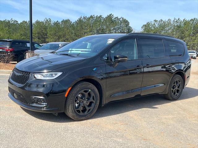 2025 Chrysler Pacifica Hybrid PACIFICA PLUG-IN HYBRID S APPEARANCE