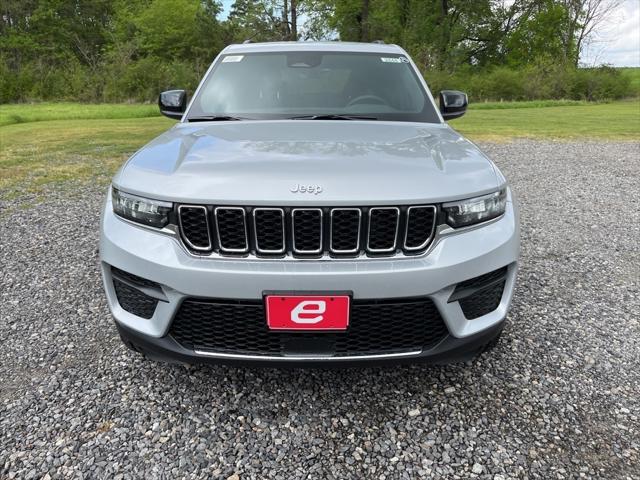 2025 Jeep Grand Cherokee GRAND CHEROKEE LAREDO 4X4