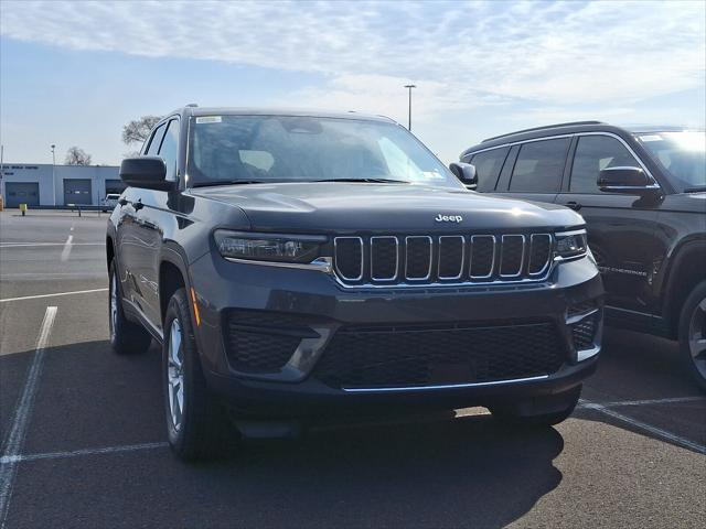 2025 Jeep Grand Cherokee GRAND CHEROKEE LAREDO X 4X4