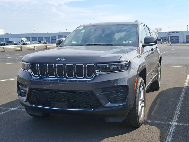 2025 Jeep Grand Cherokee GRAND CHEROKEE LAREDO X 4X4