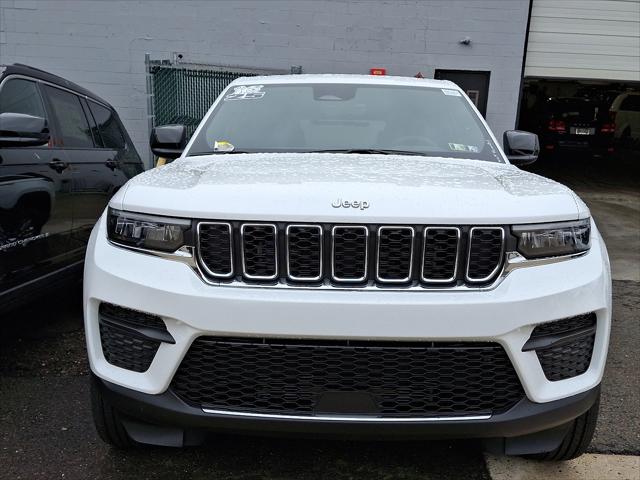 2025 Jeep Grand Cherokee GRAND CHEROKEE LAREDO 4X4