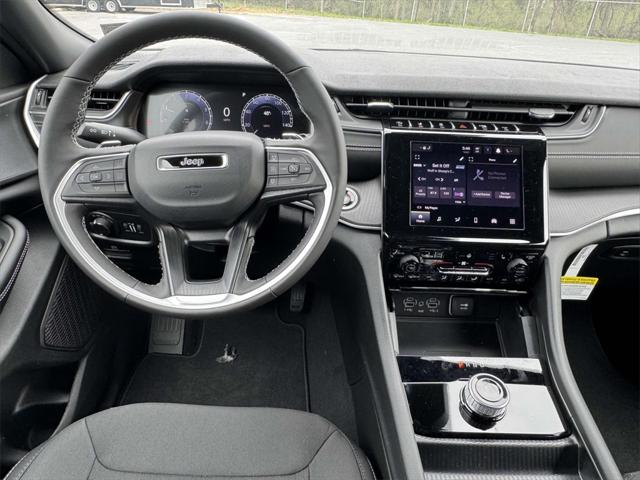 2025 Jeep Grand Cherokee GRAND CHEROKEE LAREDO X 4X4