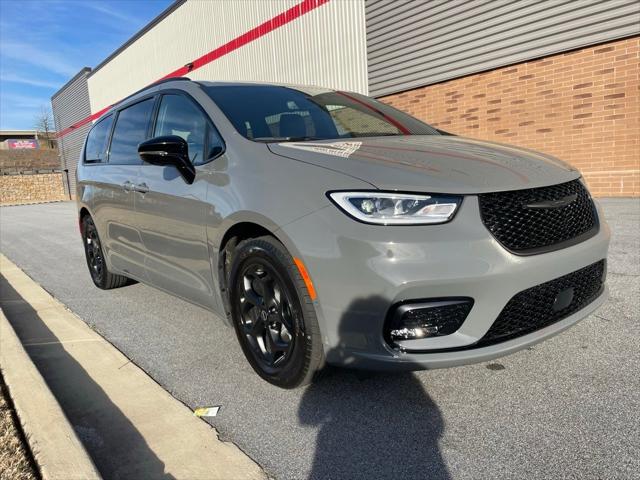 2025 Chrysler Pacifica Hybrid PACIFICA PLUG-IN HYBRID S APPEARANCE