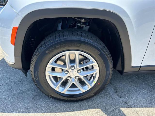 2025 Jeep Grand Cherokee GRAND CHEROKEE L LAREDO X 4X2