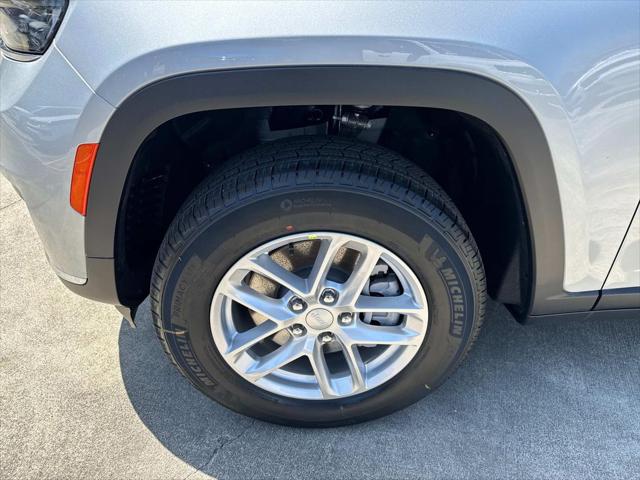 2025 Jeep Grand Cherokee GRAND CHEROKEE L LAREDO X 4X2