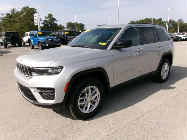 2025 Jeep Grand Cherokee GRAND CHEROKEE LAREDO X 4X4