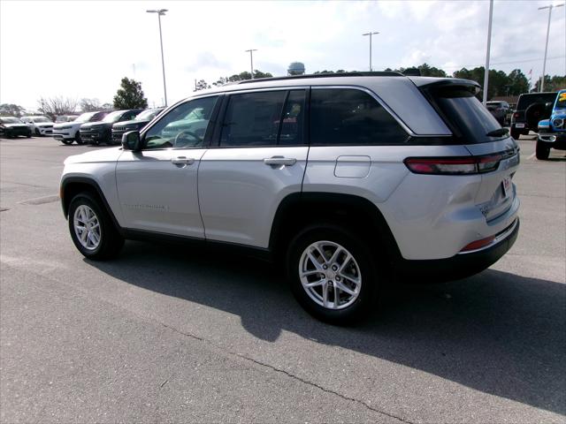2025 Jeep Grand Cherokee GRAND CHEROKEE LAREDO X 4X4