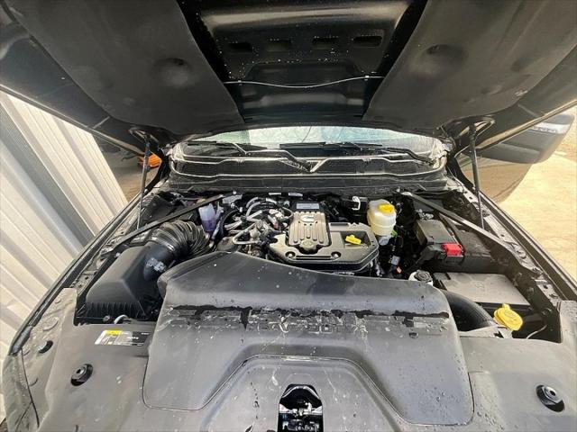 2025 RAM Ram 3500 RAM 3500 LIMITED CREW CAB 4X4 8 BOX