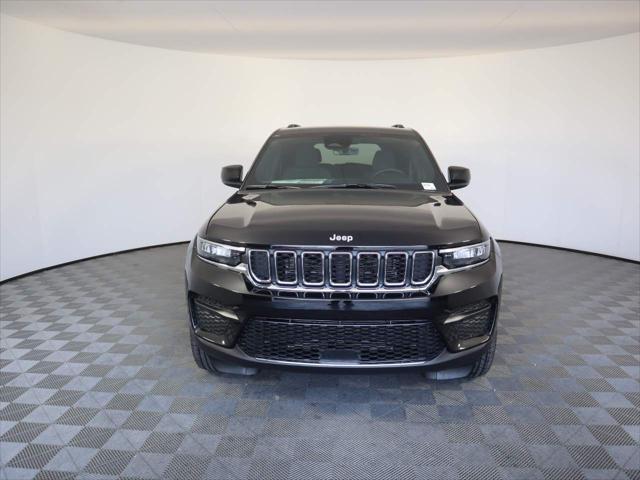 2025 Jeep Grand Cherokee GRAND CHEROKEE LAREDO 4X4