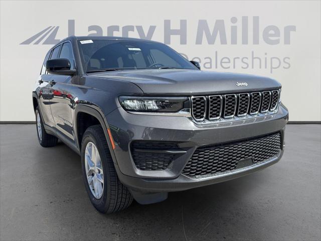 2025 Jeep Grand Cherokee GRAND CHEROKEE LAREDO X 4X4