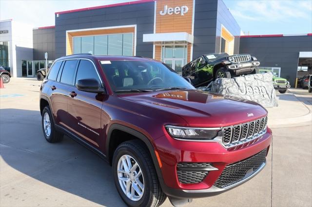 2025 Jeep Grand Cherokee GRAND CHEROKEE LAREDO X 4X4