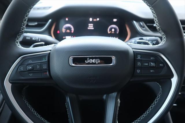 2025 Jeep Grand Cherokee GRAND CHEROKEE LAREDO X 4X4