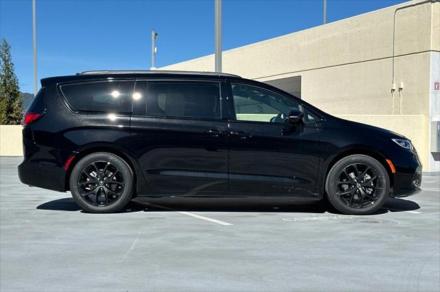 2025 Chrysler Pacifica PACIFICA LIMITED