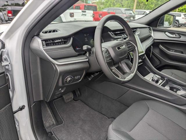 2025 Jeep Grand Cherokee GRAND CHEROKEE L LAREDO X 4X4