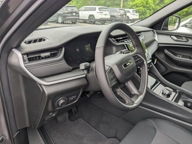 2025 Jeep Grand Cherokee GRAND CHEROKEE L LAREDO X 4X4