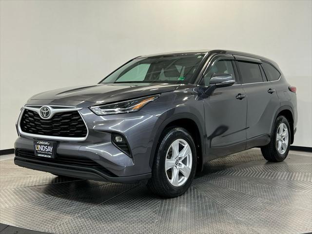 2022 Toyota Highlander LE