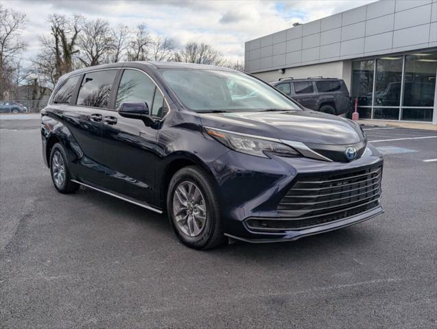 2024 Toyota Sienna LE
